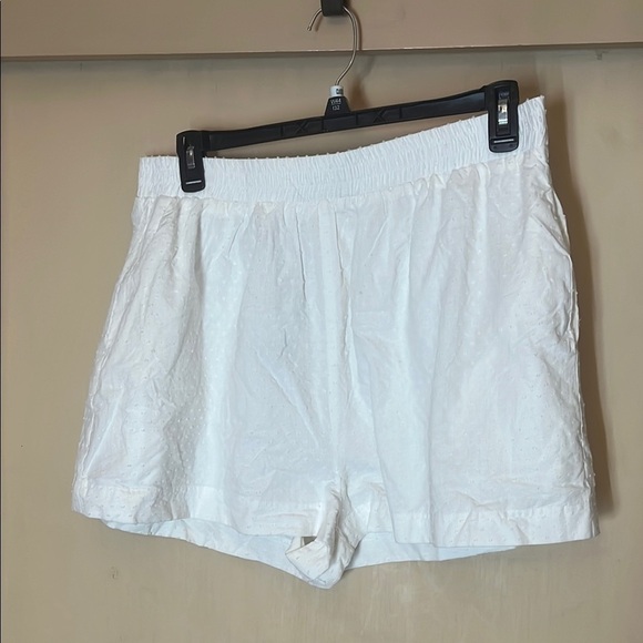 Princess Polly Pants - Polly Princess NWT White Textured Shorts with pockets size 14
